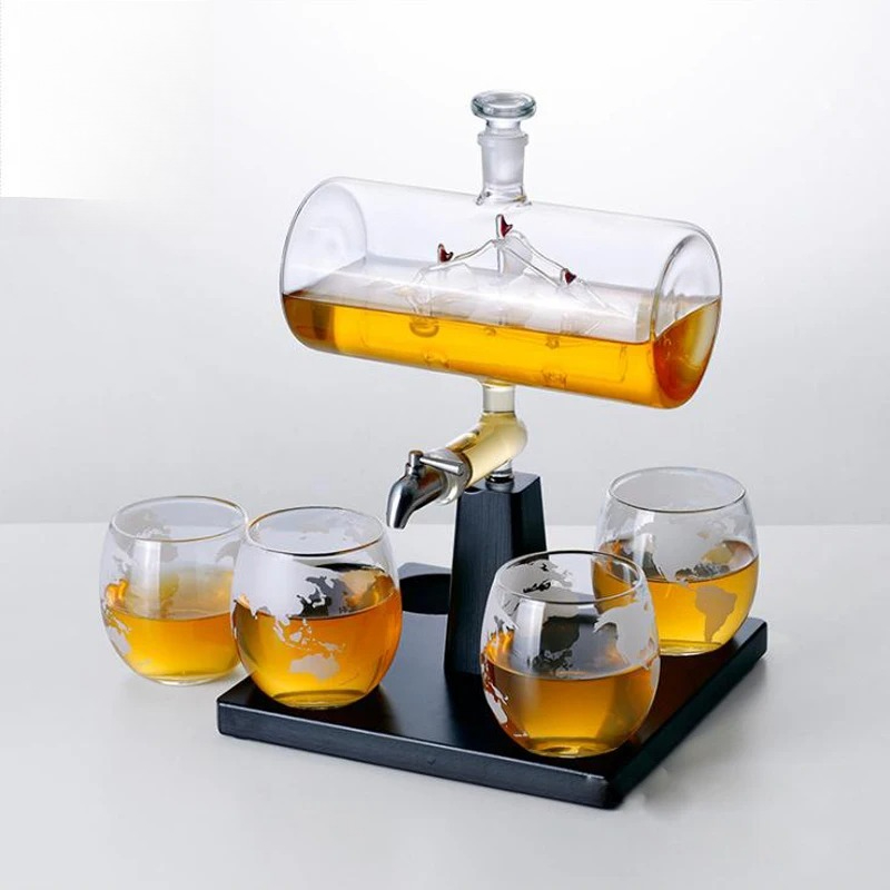 Whiskey Decanter With Antique  - Decanter Globe Set recension och pris